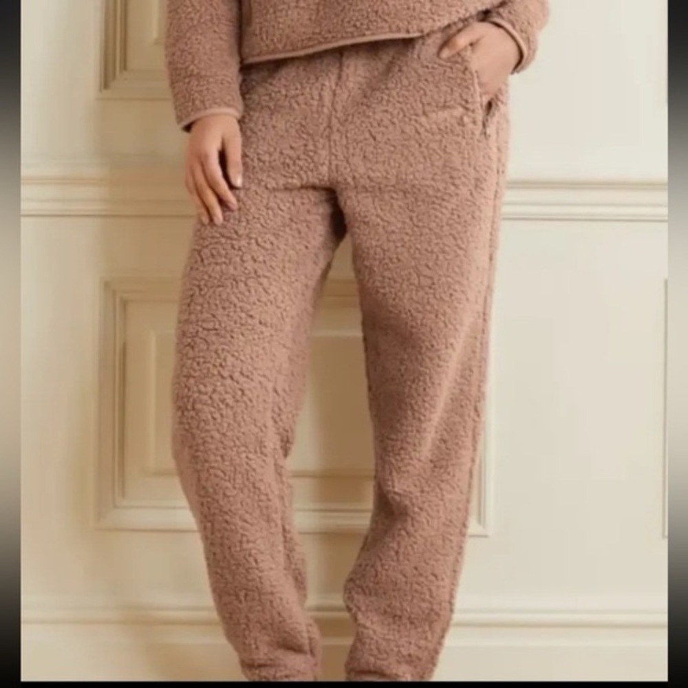 SKIMS Teddy Sherpa Joggers In Desert NWT Size Large